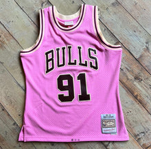 Mitchell & Ness - Chicago Bulls "Dennis Rodman 1997-98" Pink Sugar Bacon Swingman Jersey
